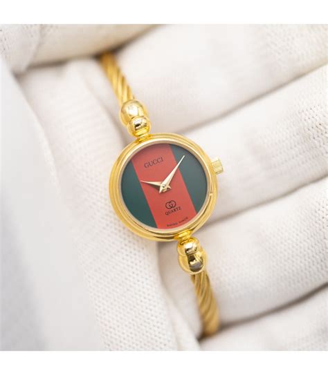 Gucci Ladies Watch 2047L Vintage Swiss Made Classic Red